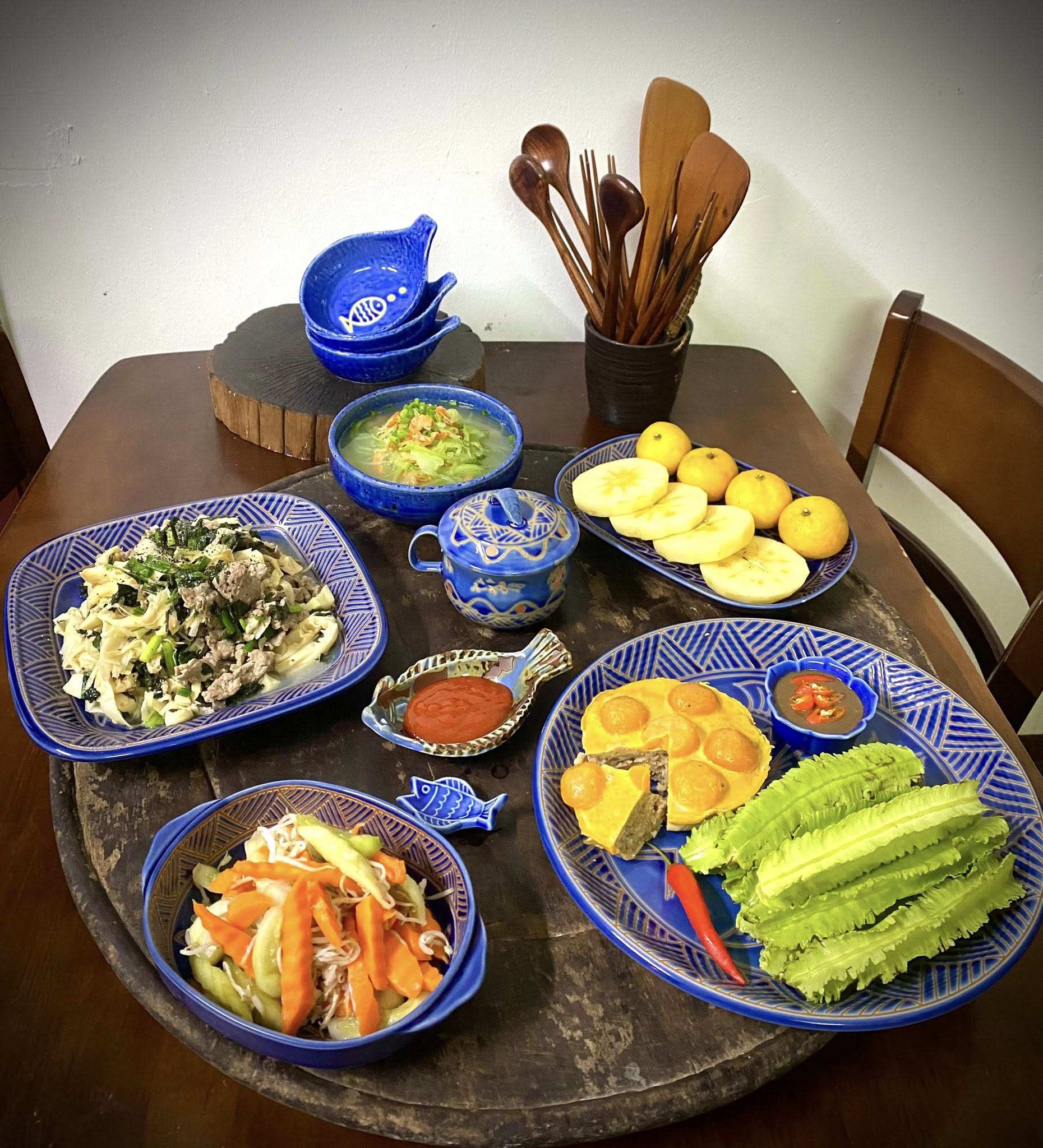 Mắm chưng trứng muối - Măng nứa xào bò - Canh tôm bầu - Nộm dưa chuột