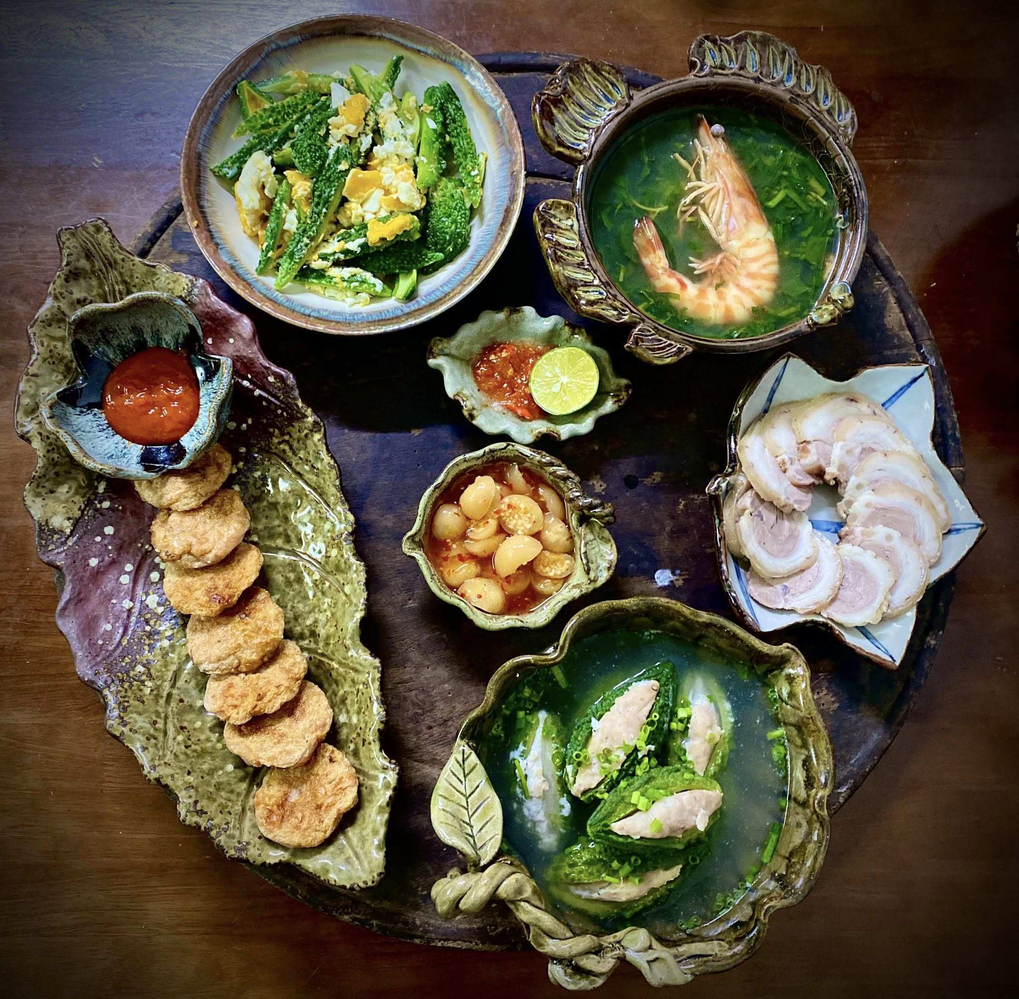 Canh dắt - Mướp đắng rừng nhồi chả cá thu - Chả cá Thu chiên - Mướp đắng xào trứng - Chân giò heo luộc - Cà pháo dầm