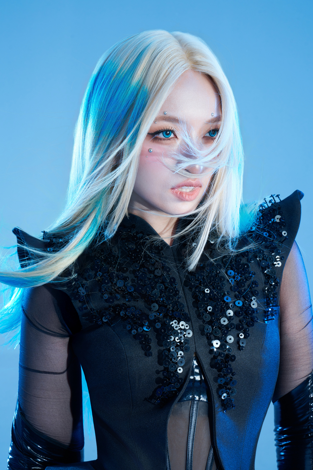 1762925098 696 Lohan ra mat single Pre Echo