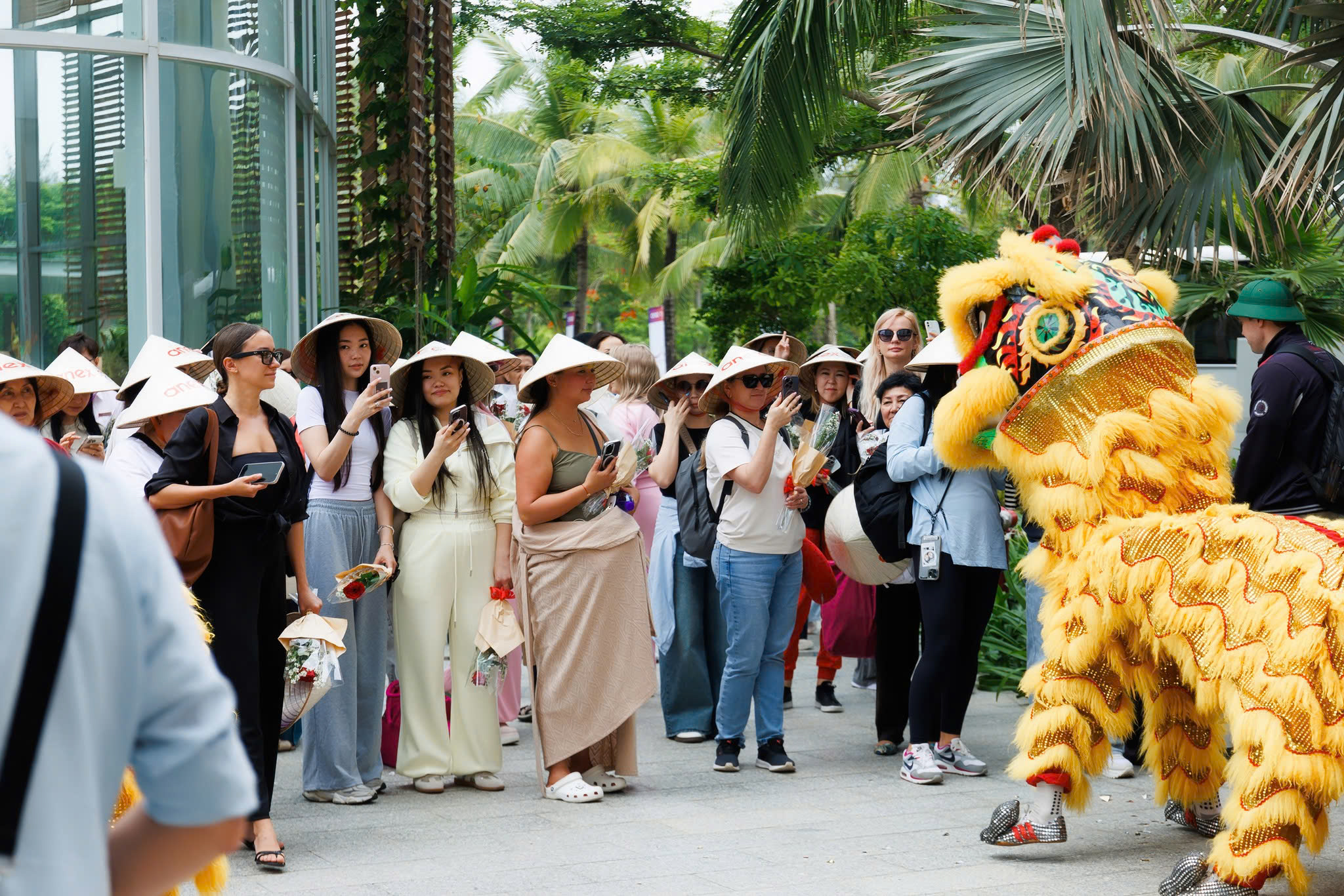 Khách Nga - Ảnh 2.