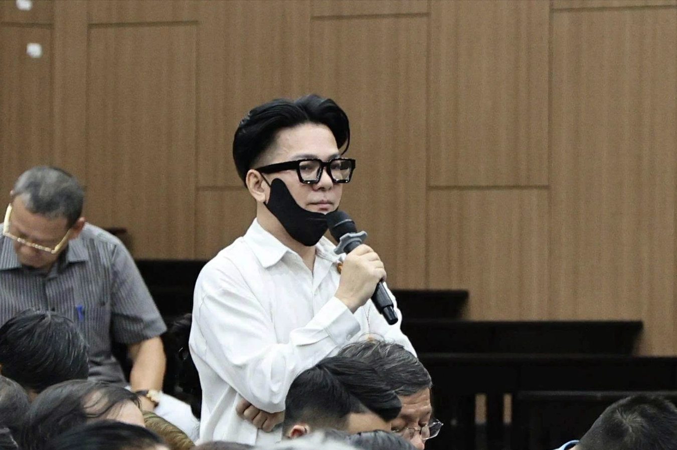 Vụ án đánh bạc ở khách sạn Pullman: Tuyên án cựu bí thư Thành ủy Hòa Bình cũ, ca sĩ Vũ Hà- Ảnh 2.