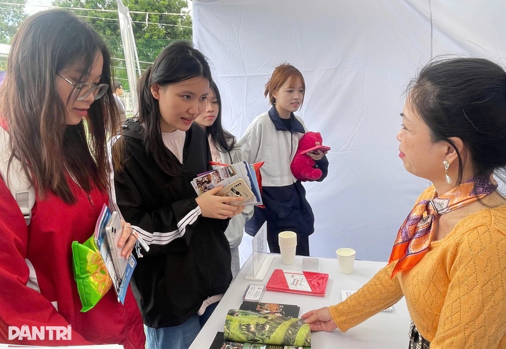 Ngành nghề khối xã hội đang lép vế với kinh tế, ngân hàng? - 3