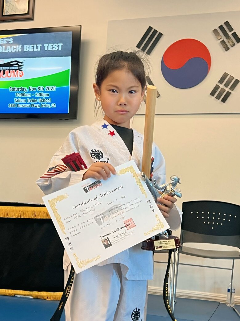 Sao Việt 24h: Lệ Quyên được khen mặt mộc trẻ hơn người tình kém 12 tuổi, tay trong tay đẹp đôi khiến dân tình chú ý - 5