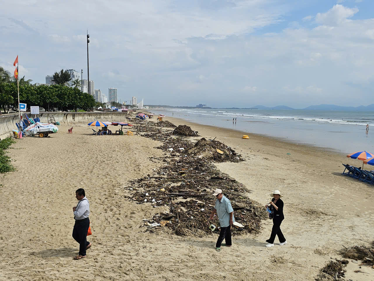 Rác đại dương tấn công Bãi Sau Vũng Tàu Sau công viên nghìn tỉ đồng - Ảnh 8.