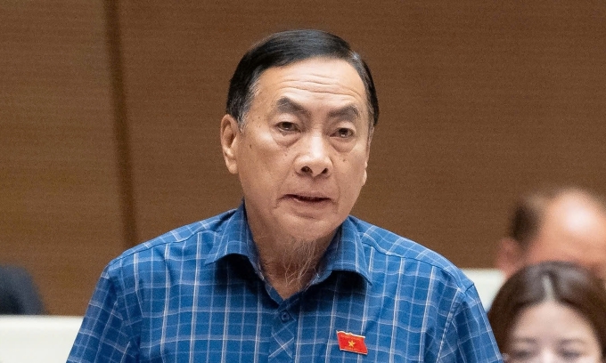 Đại biểu Phạm Văn Hòa phát biểu tại phiên họp chiều 12/11. Ảnh: Media Quốc hội