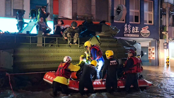 Bão Phượng Hoàng - Ảnh 2.