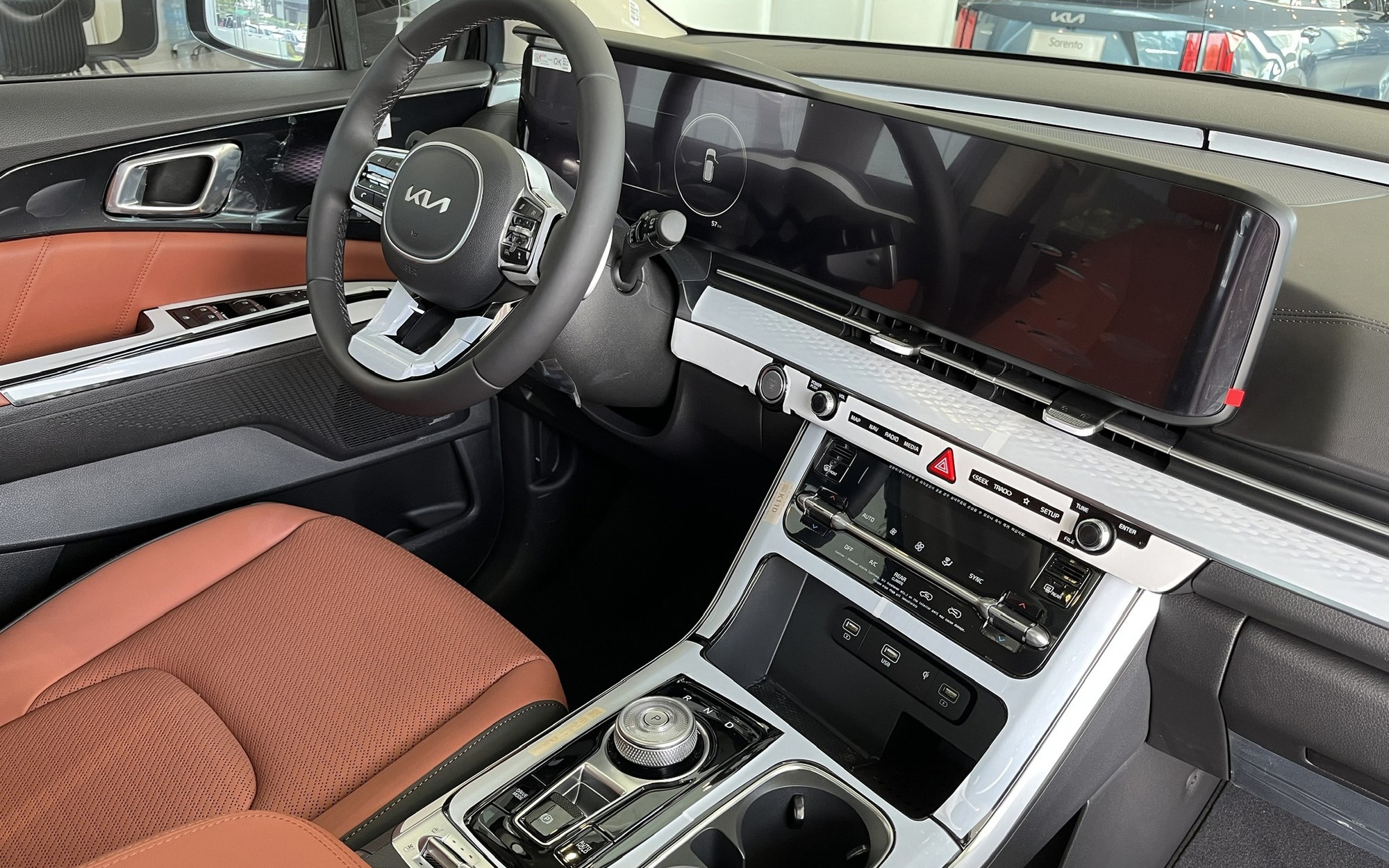 Kia Carnival - Ảnh 4.