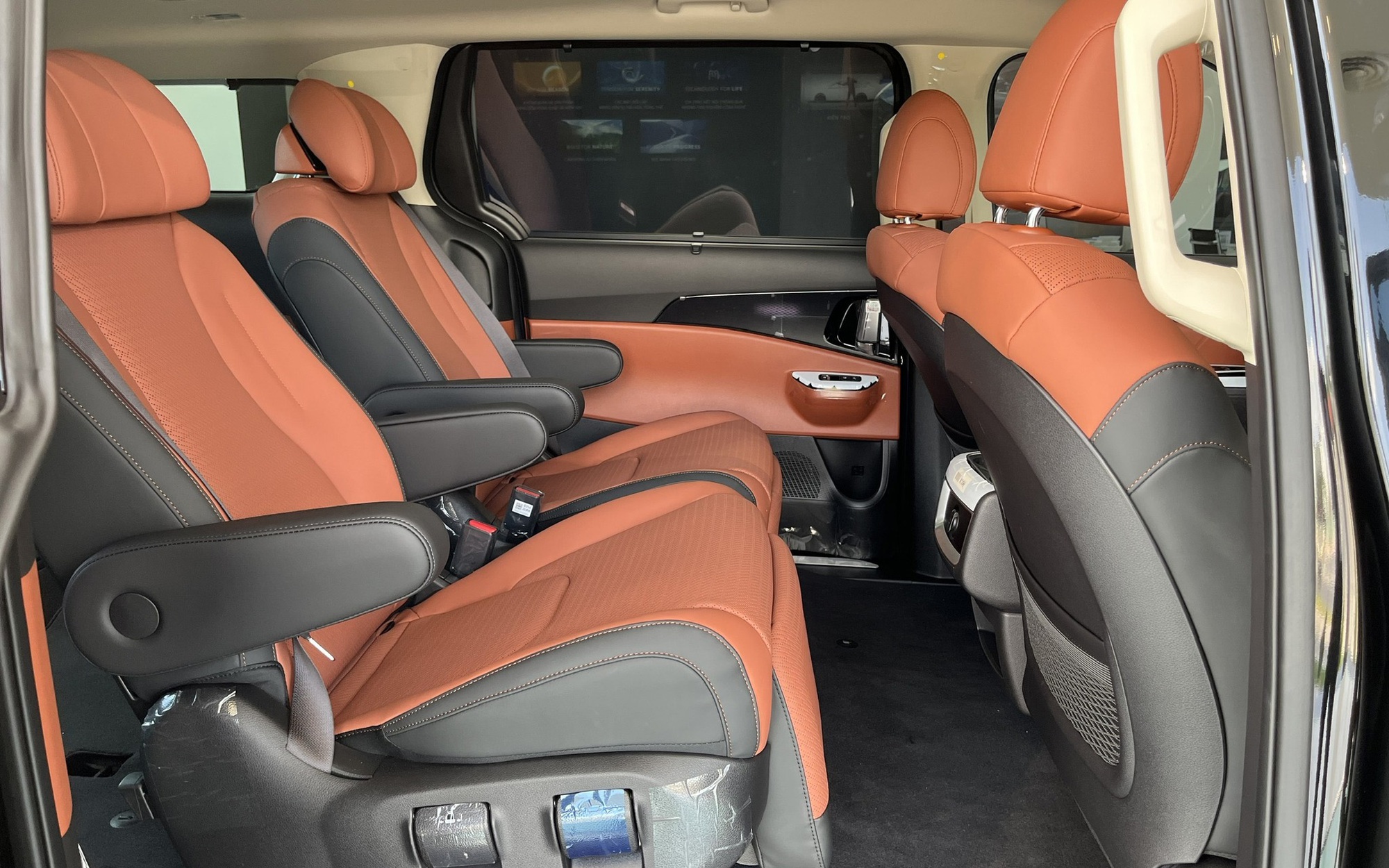 Kia Carnival - Ảnh 6.