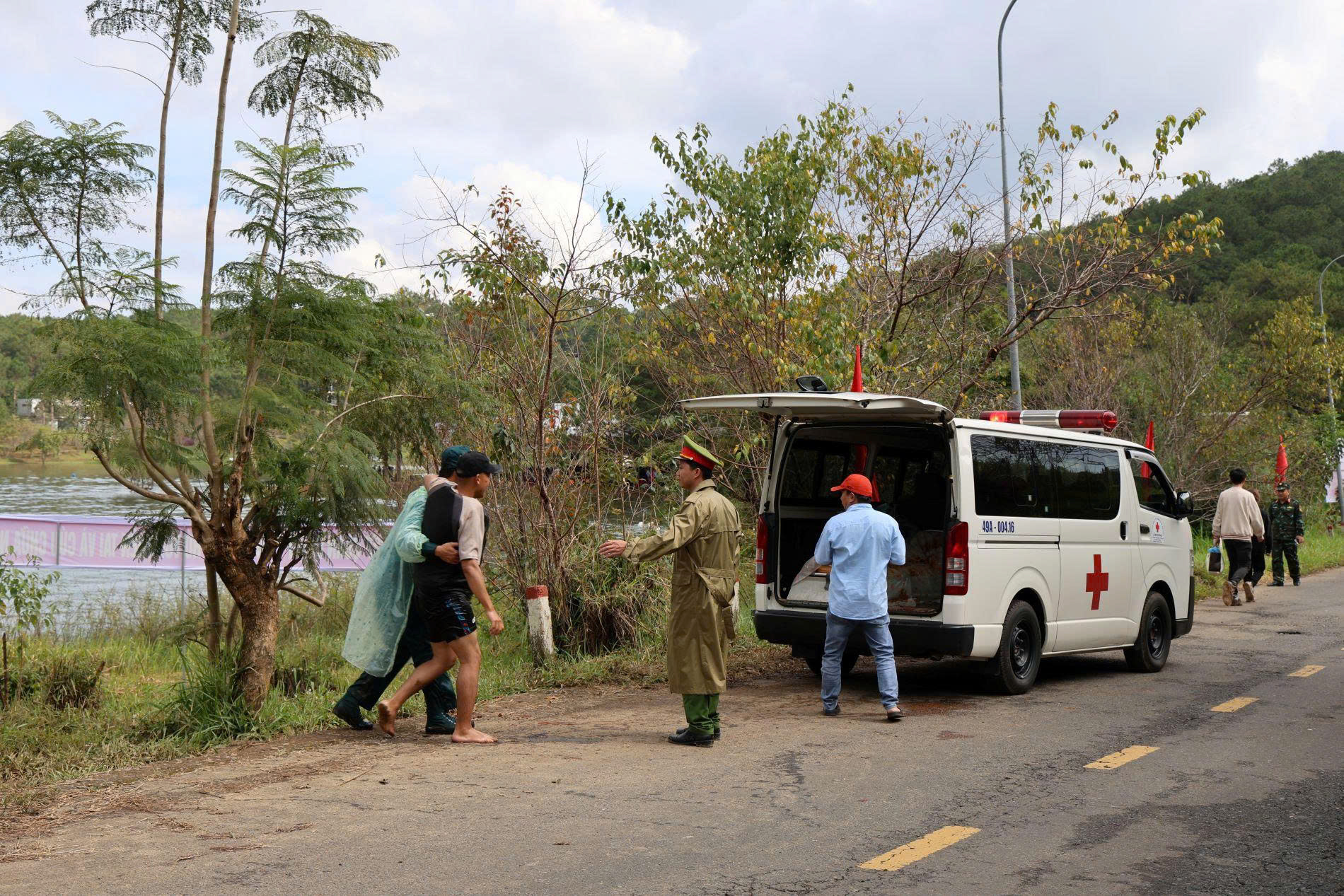 Lâm Đồng: 500 người tham gia diễn tập phòng thủ dân sự tại hồ Tuyền Lâm - Ảnh 9.