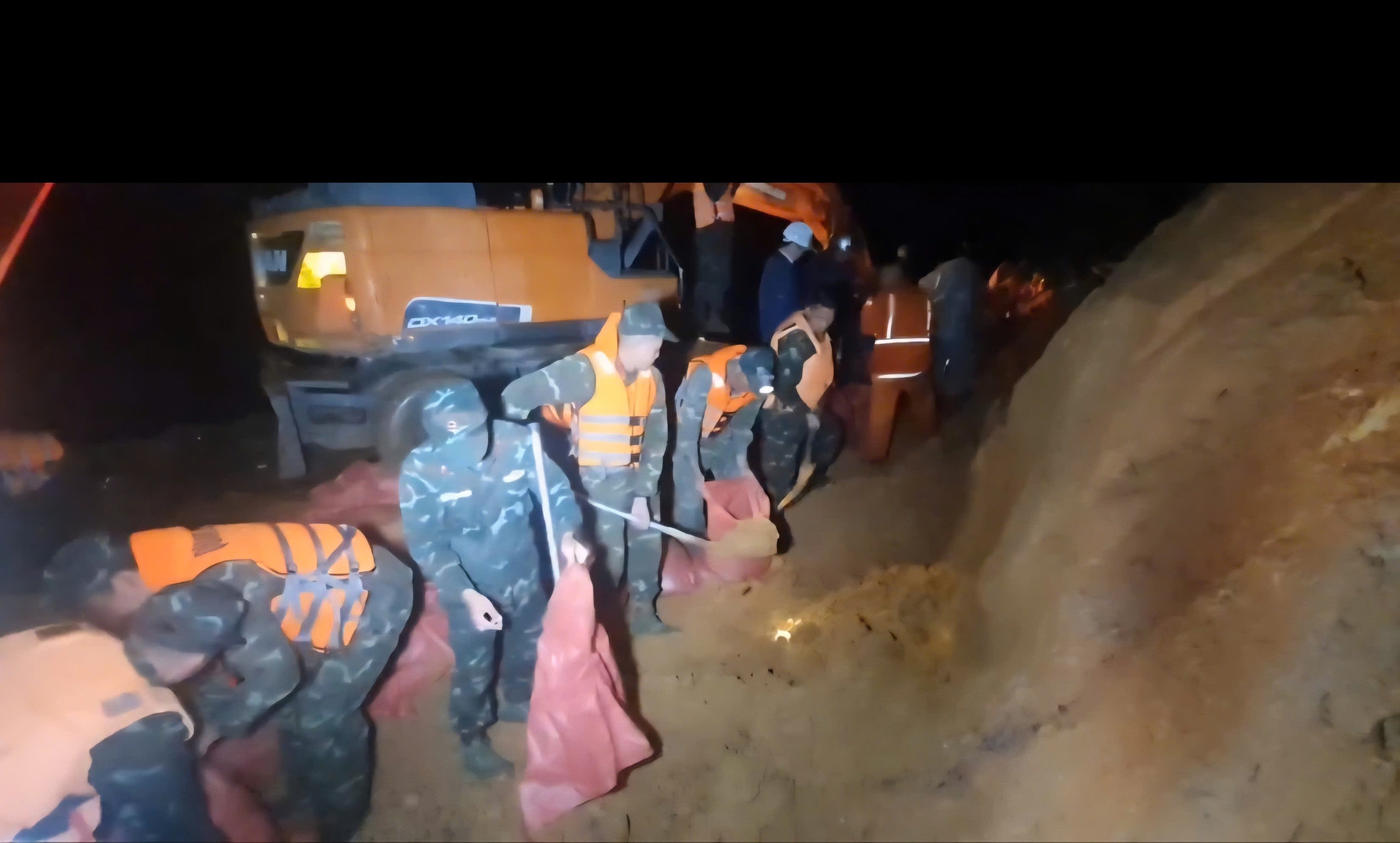 Lâm Đồng: 500 người tham gia diễn tập phòng thủ dân sự tại hồ Tuyền Lâm - Ảnh 11.