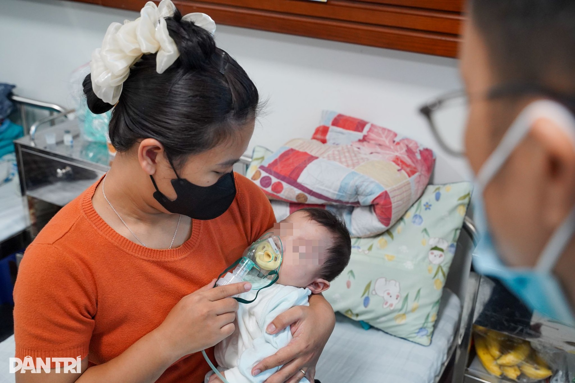 Hà Nội: Trẻ nhập viện vì cúm tăng vọt, bác sĩ căng mình ngăn biến chứng - 8