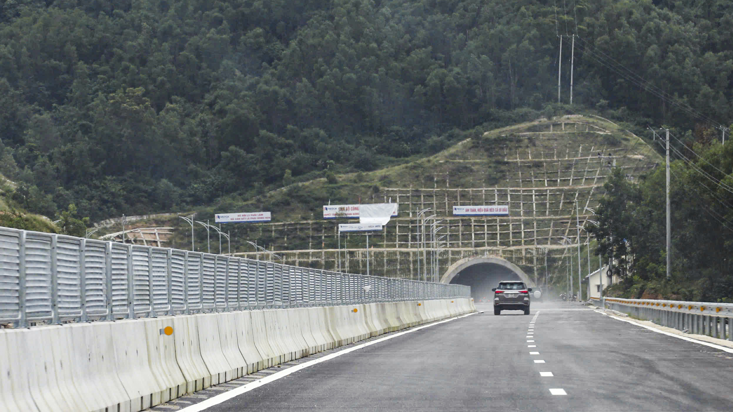 Cao tốc Quảng Ngãi - Hoài Nhơn dự kiến thông xe ngày 19.12- Ảnh 2.