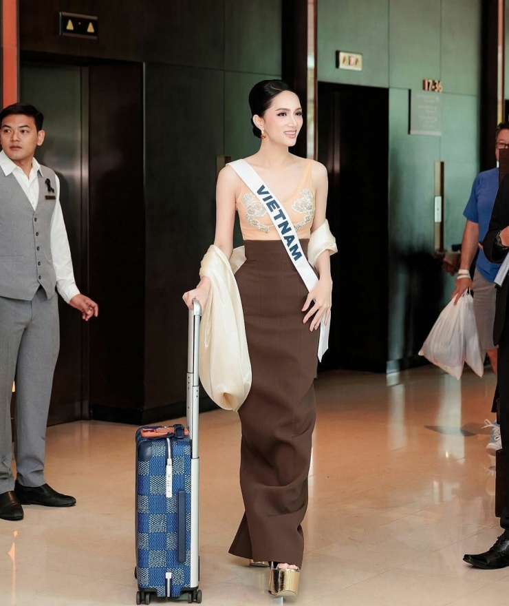 Bộ sưu tập túi tiền tỷ của Hương Giang tại Miss Universe - 7