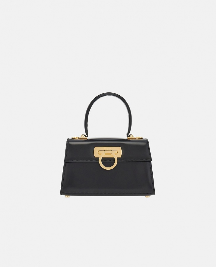 Bộ sưu tập túi tiền tỷ của Hương Giang tại Miss Universe - 10