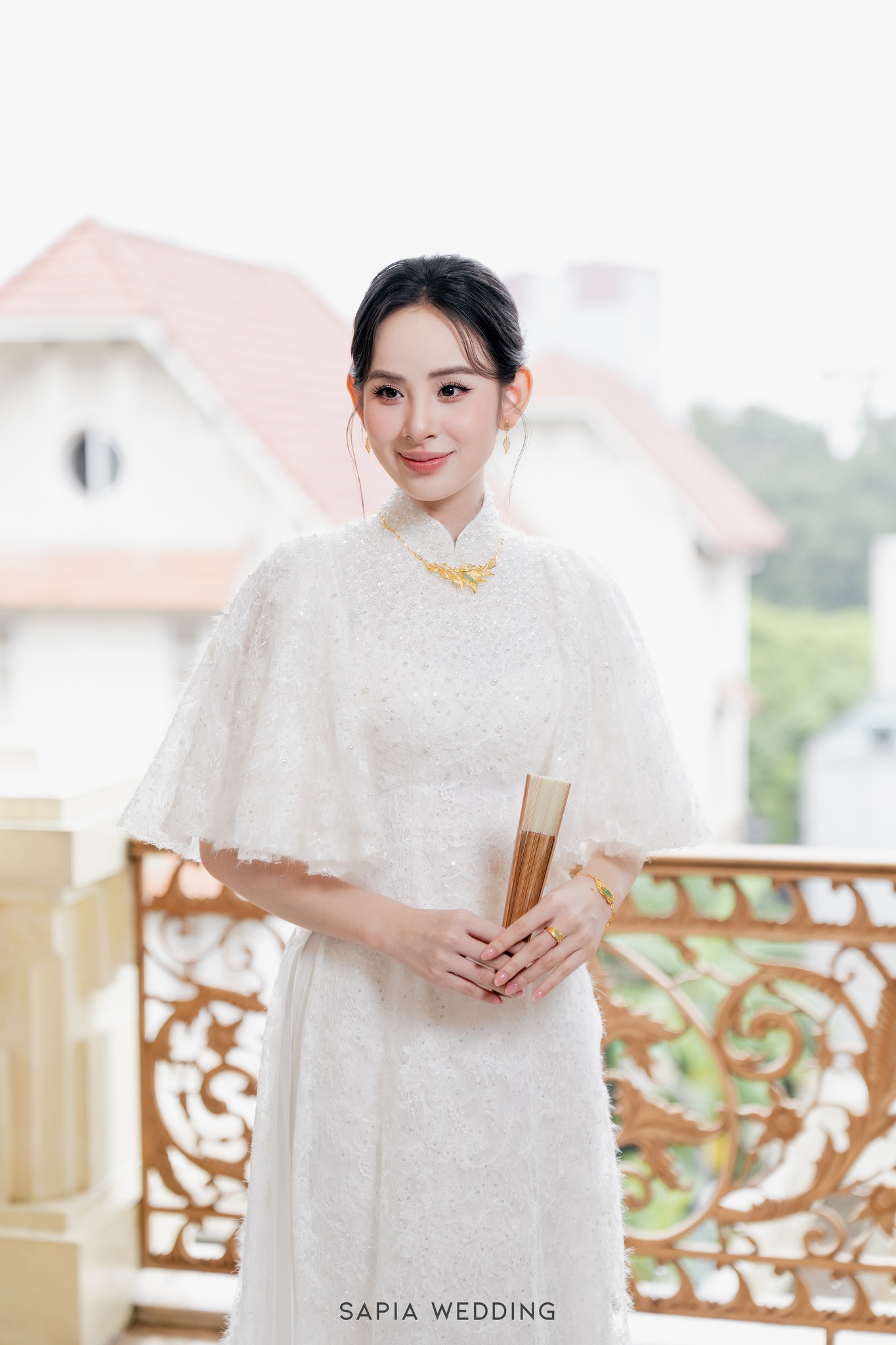 1763005315 275 Chan dung thieu gia Viet cuoi my nhan co nu