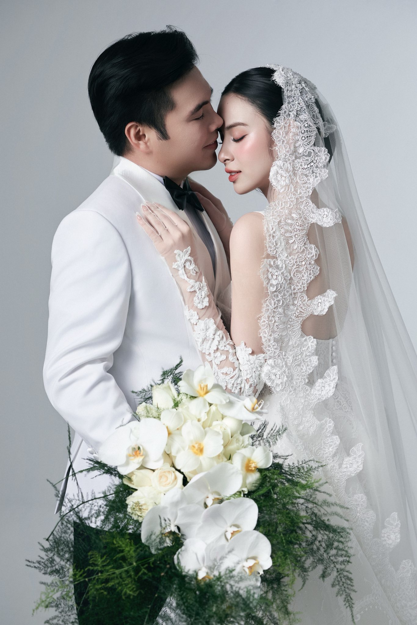 1763005317 234 Chan dung thieu gia Viet cuoi my nhan co nu