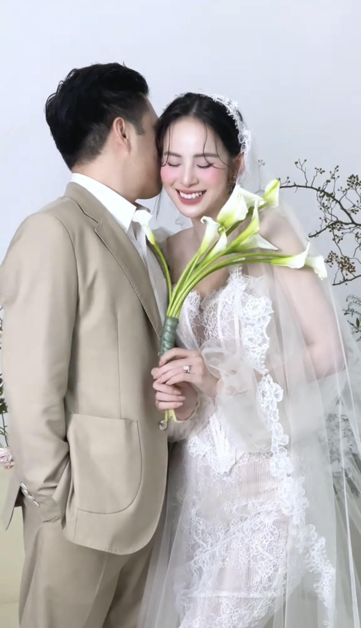 1763005320 334 Chan dung thieu gia Viet cuoi my nhan co nu