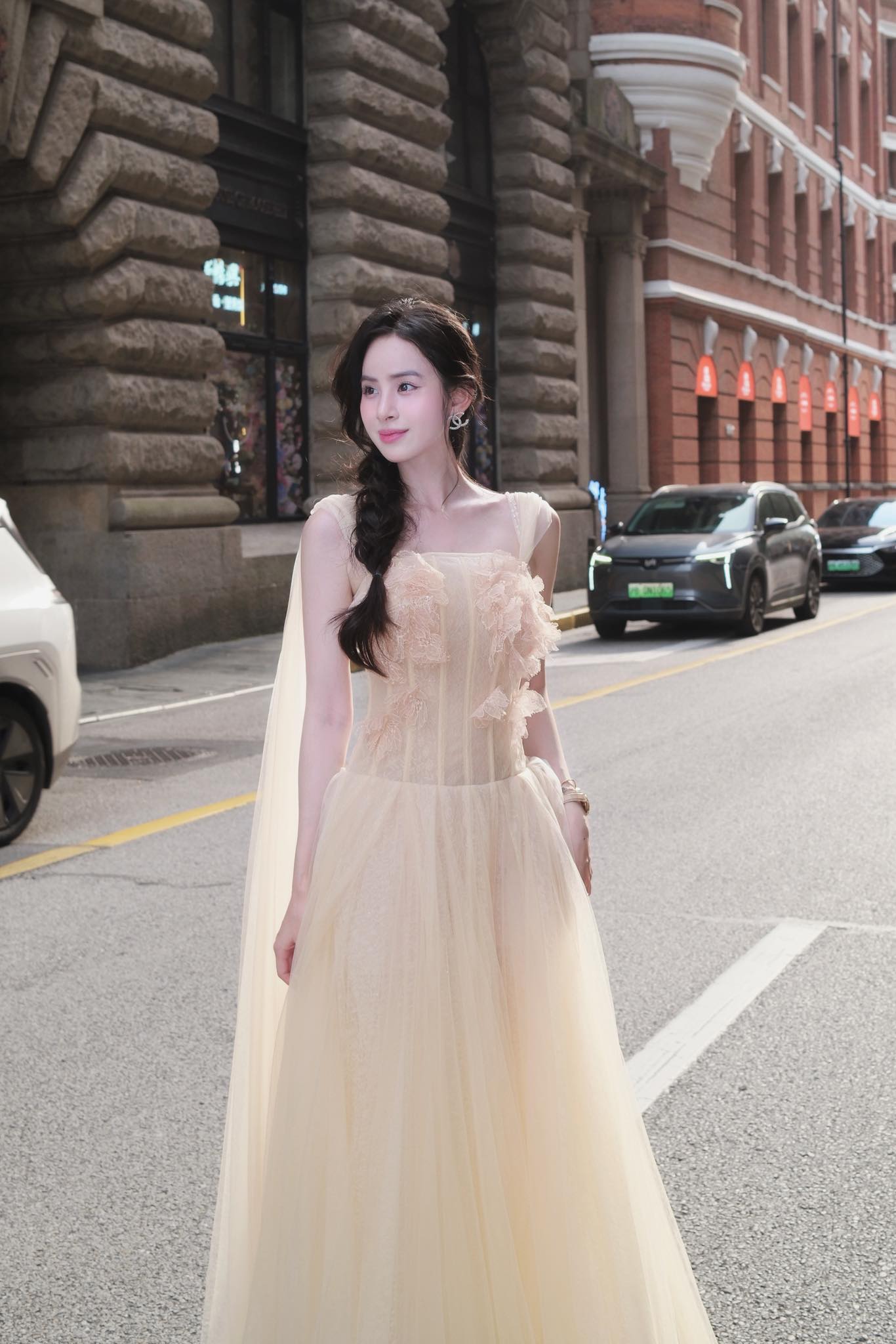 1763005322 899 Chan dung thieu gia Viet cuoi my nhan co nu