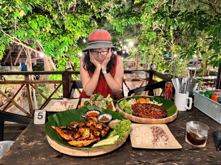 Một bữa ăn ở nhà hàng đẹp gần khách sạn chỉ có giá khoảng 26 USD (hơn 680.000 đồng), gồm 3-4 món được phục vụ với khẩu phần đầy ắp 