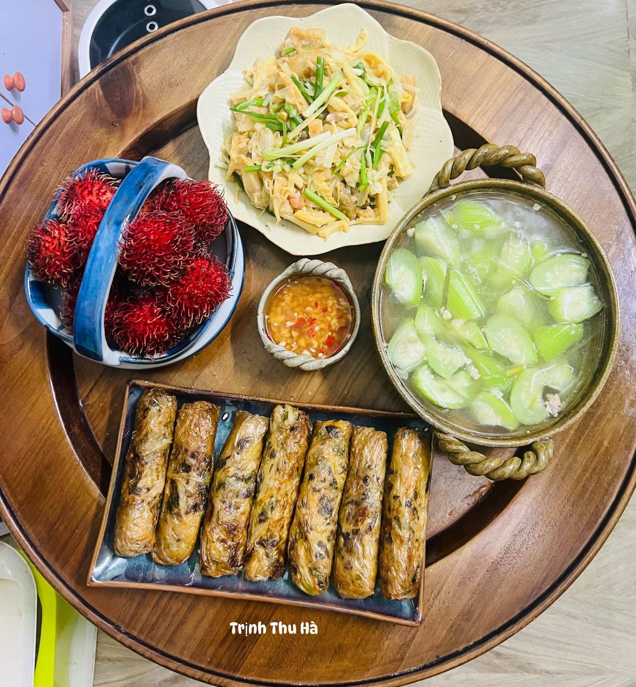 Canh mướp thịt băm - Nem rán - Măng xào - Chôm chôm