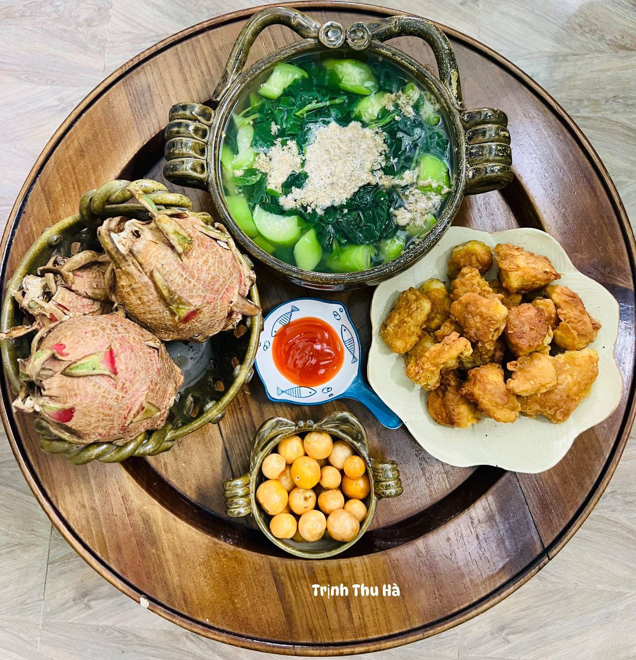 Canh cua - Gà viên chiên - Cà muối - Thanh long đỏ