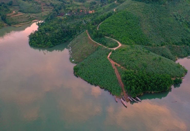 Vẻ đẹp thơ mộng vùng lòng hồ Đăkđrinh trên đỉnh Trường Sơn Dông - 2