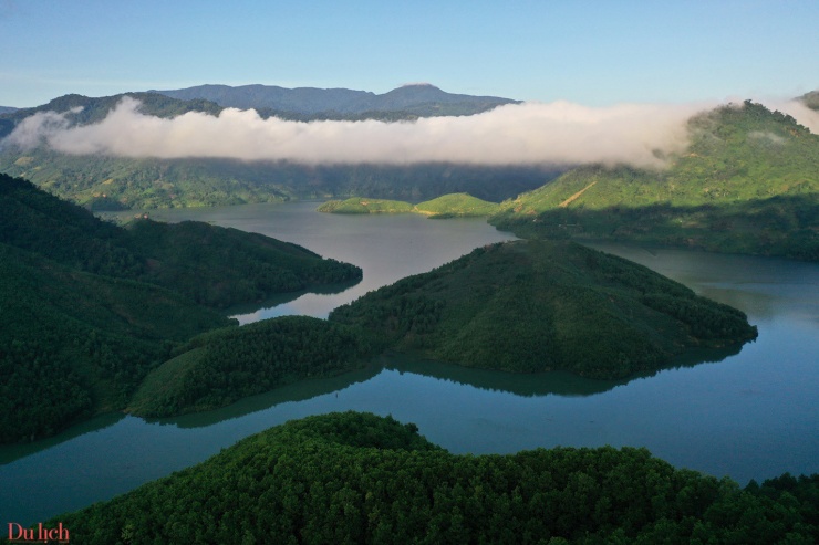 Vẻ đẹp thơ mộng vùng lòng hồ Đăkđrinh trên đỉnh Trường Sơn Dông - 7