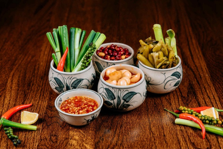 Cà muối, dưa cải đều do nhà hàng tự chế biến theo công thức riêng