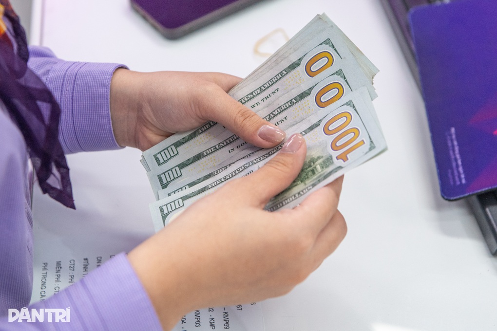 Tỷ giá USD tự do tăng, tạo khoảng cách với giá niêm yết ngân hàng - 2