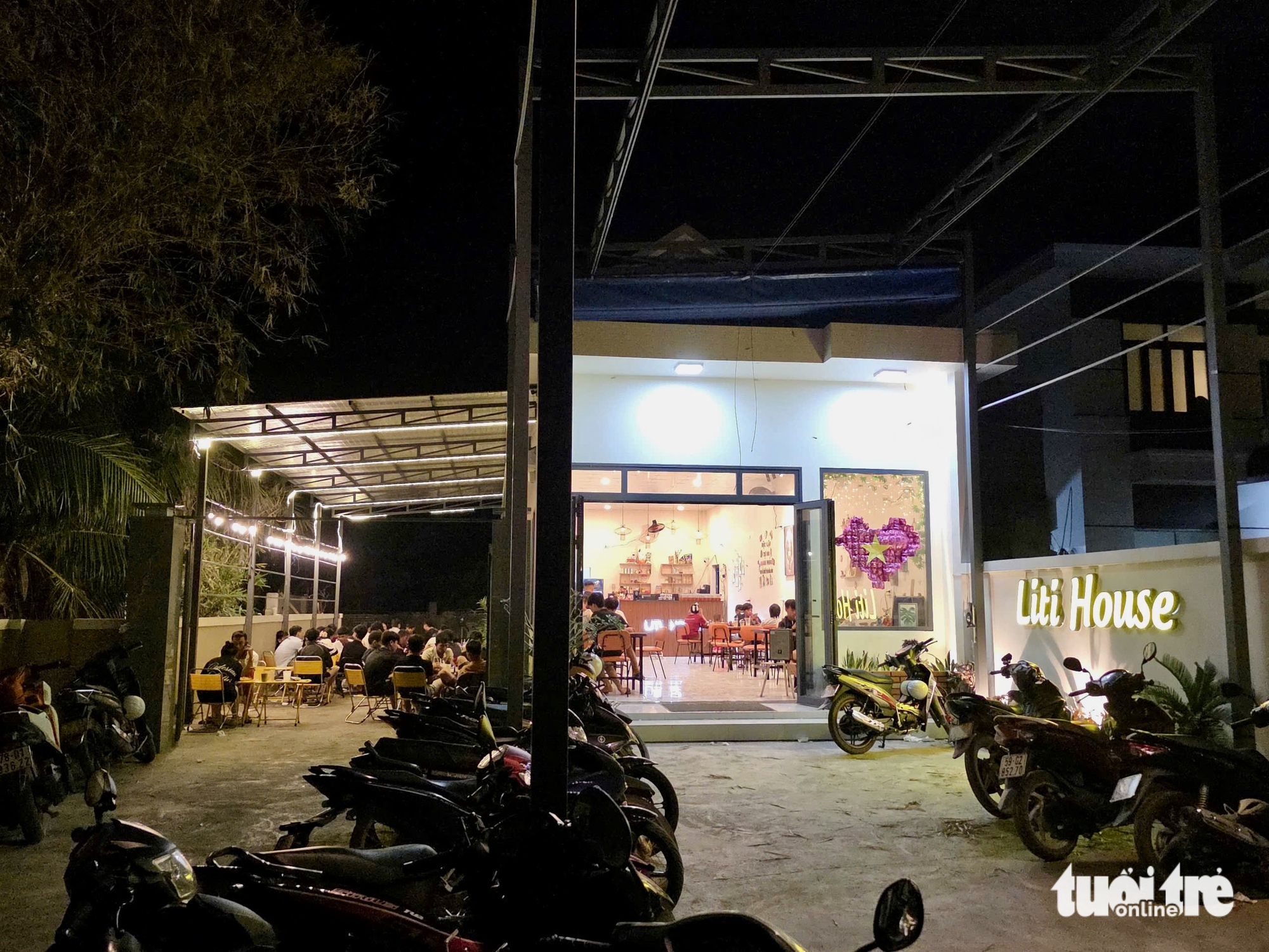 Muôn kiểu sống chung với mất điện của người dân vùng bão phía đông Đắk Lắk - Ảnh 9. Muôn kiểu sống chung với mất điện của người dân vùng bão phía đông Đắk Lắk - Ảnh 9.