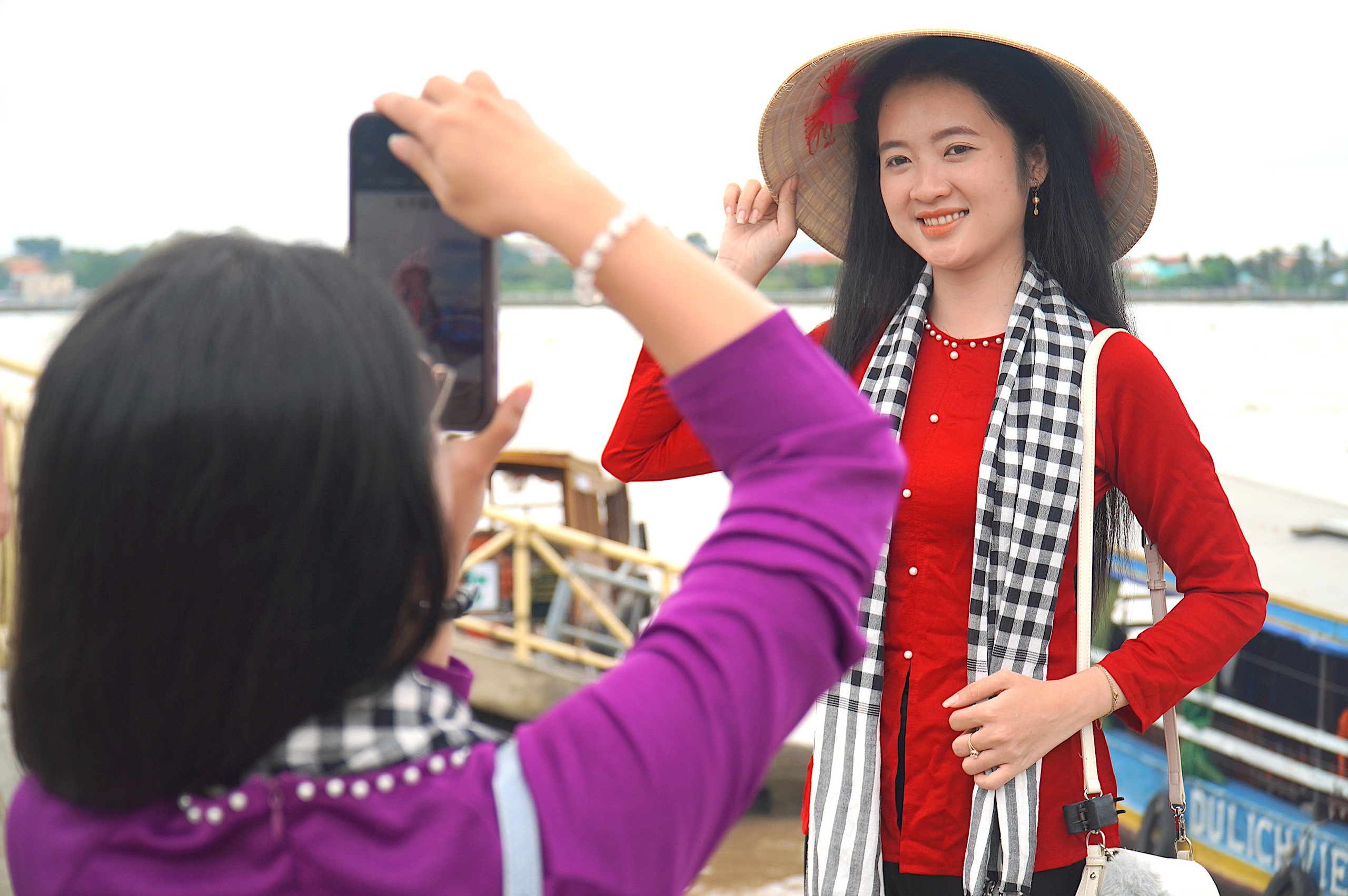 Độc đáo mô hình nuôi trai nước ngọt lấy ngọc kết hợp du lịch trên cù lao Thới Sơn - Ảnh 3.