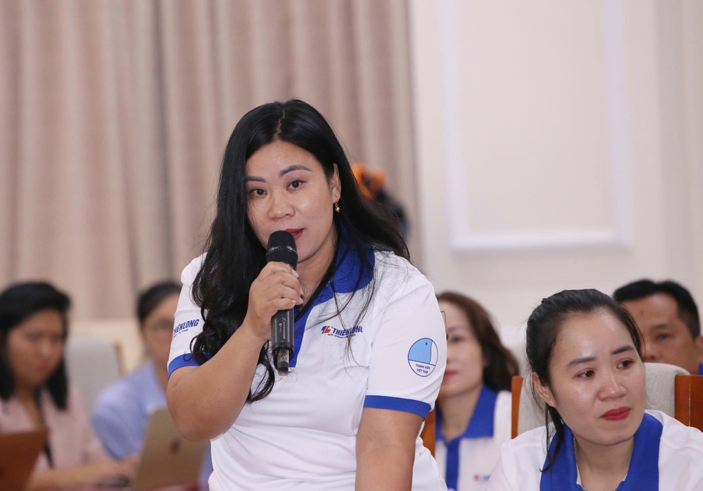 Nữ giáo viên nghẹn ngào khi bữa trưa của học trò chỉ có mèn mén và rau cải - 2