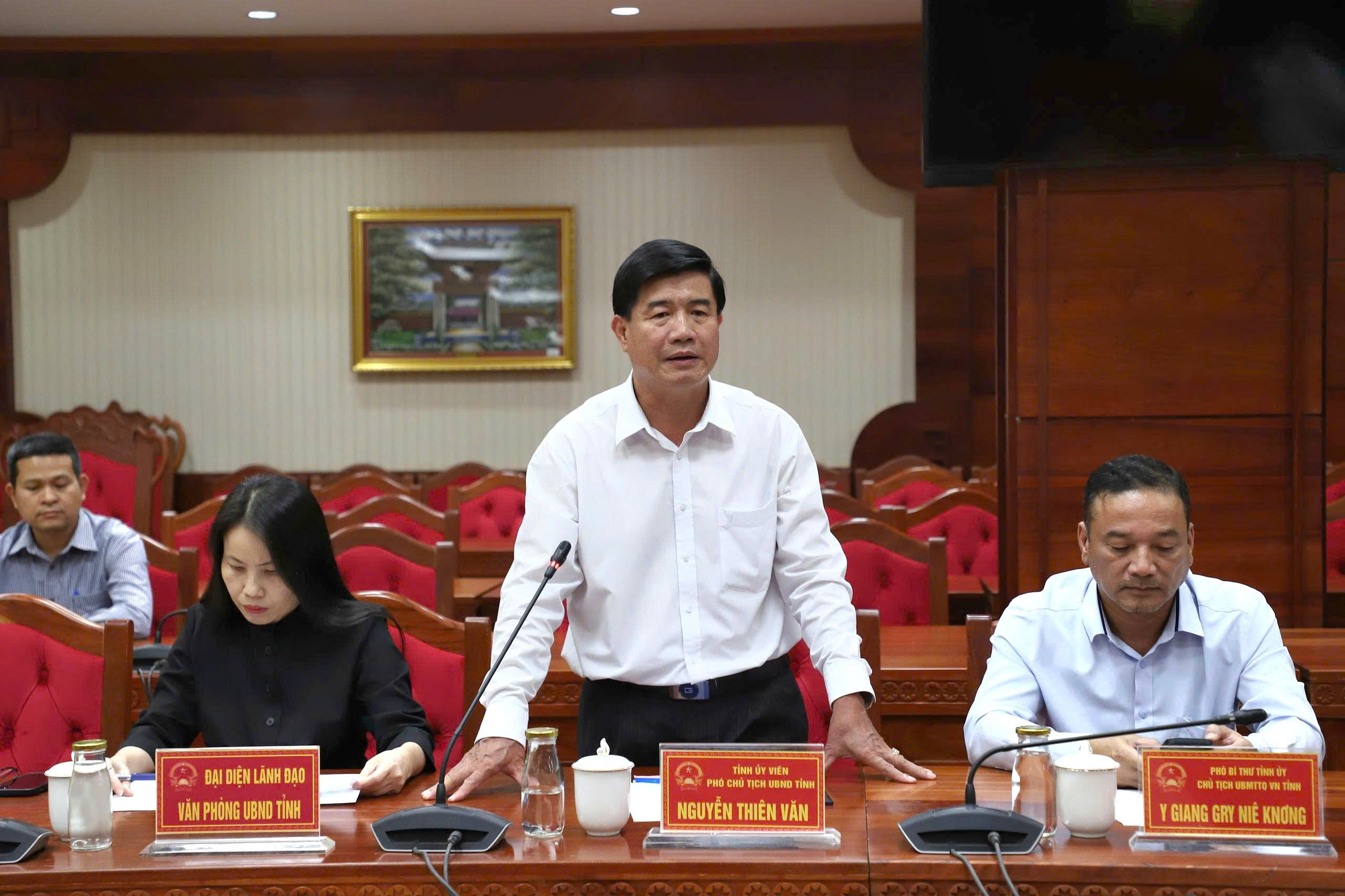 Báo Người Lao Động hỗ trợ Đắk Lắk 700 triệu đồng khắc phục hậu quả mưa bão - Ảnh 3.