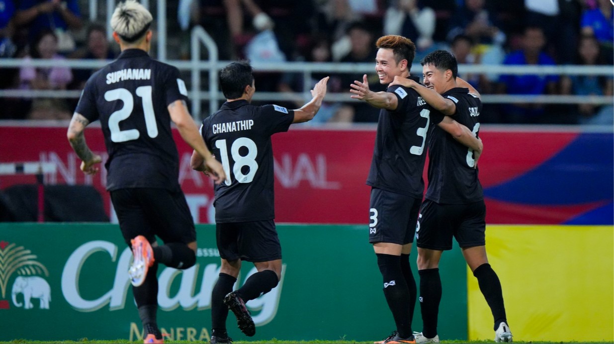 Đội tuyển Thái Lan thắng nhọc Singapore nhờ 'đặc sản’ quen thuộc: Người thay HLV Ishii còn đầy nỗi lo- Ảnh 3.