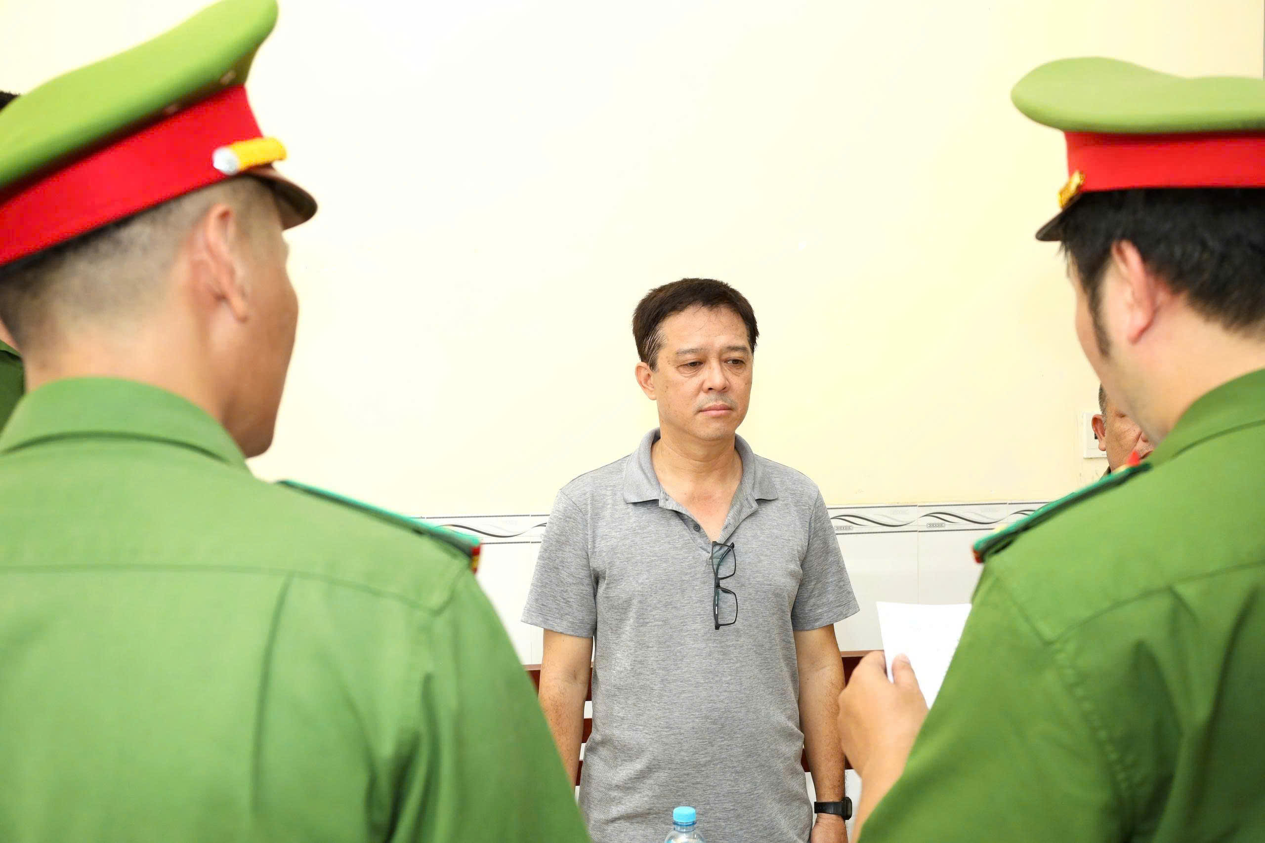 Khởi tố, bắt tạm giam 3 cựu cán bộ ngân hàng vi phạm quy định cho vay 2 Khởi tố, bắt tạm giam 3 cựu cán bộ ngân hàng vi phạm quy định cho vay - Ảnh 2.