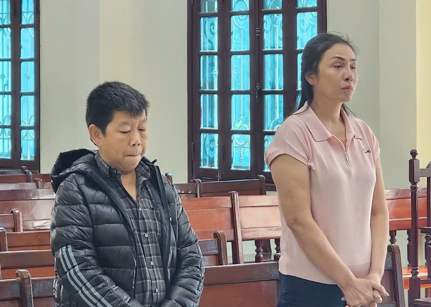 Xét xử vụ chứa mại dâm tại quán karaoke Gió Biển ở Hải Phòng - Ảnh 2.