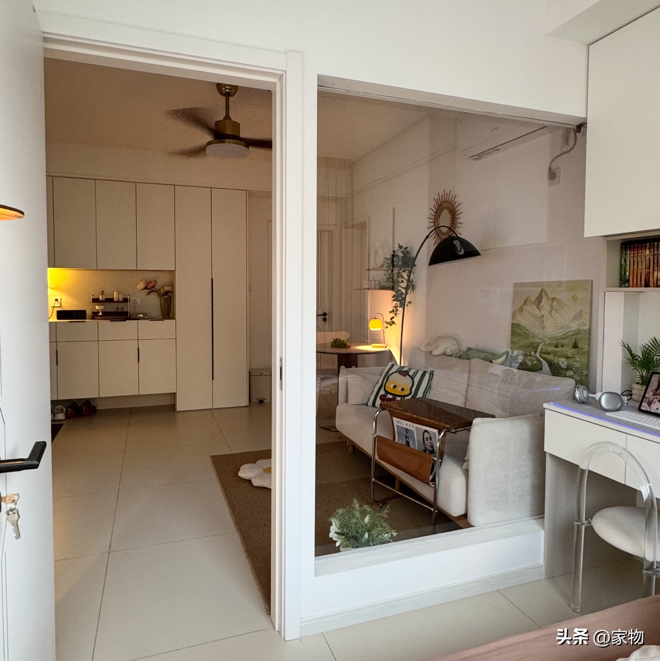 Ảo diệu nhà nhỏ: Biến phòng khách thành 2 trong 1, chỉ 1 vách kính có thêm ngay phòng ngủ 5m²- Ảnh 3.