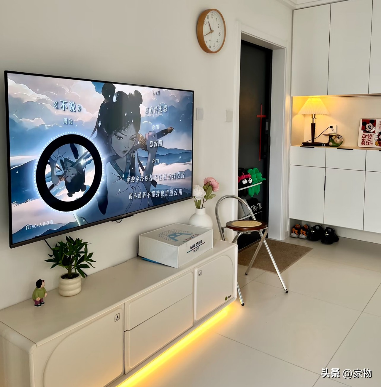 Ảo diệu nhà nhỏ: Biến phòng khách thành 2 trong 1, chỉ 1 vách kính có thêm ngay phòng ngủ 5m²- Ảnh 7.