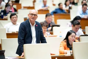 Đại biểu: 'Nếu pháp luật đi chậm, người tuân thủ sẽ chịu thiệt...'