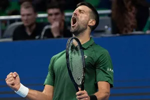 Vượt mặt Federer, Djokovic bất ngờ rút lui khỏi ATP Finals