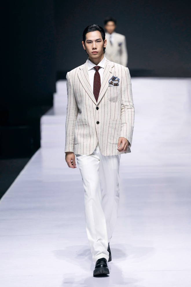 Dấu ấn từ các thương hiệu quốc tế trên sàn diễn thời trang Việt - Ảnh 2.