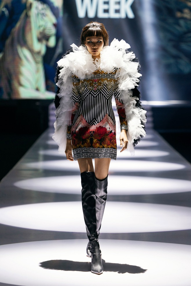 Dấu ấn từ các thương hiệu quốc tế trên sàn diễn thời trang Việt - Ảnh 6.