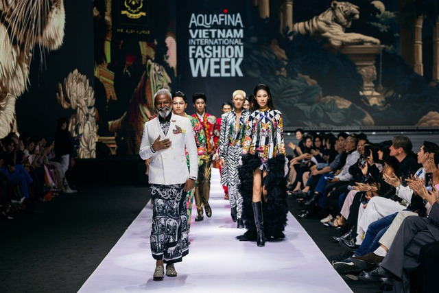 Dấu ấn từ các thương hiệu quốc tế trên sàn diễn thời trang Việt - Ảnh 8.