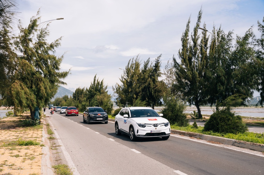 VinFast VF 8 ghi điểm ở phân khúc SUV 1 tỷ đồng - 2