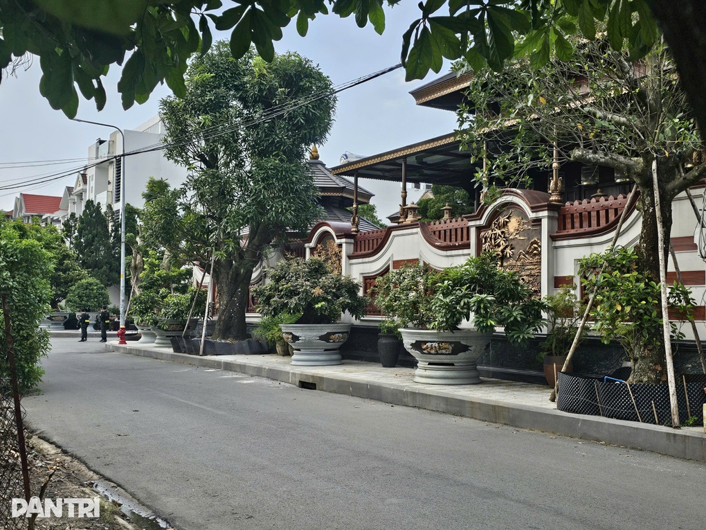 Gần 100 cảnh sát có mặt tại biệt phủ của chủ thẩm mỹ viện Mailisa ở TPHCM - 3