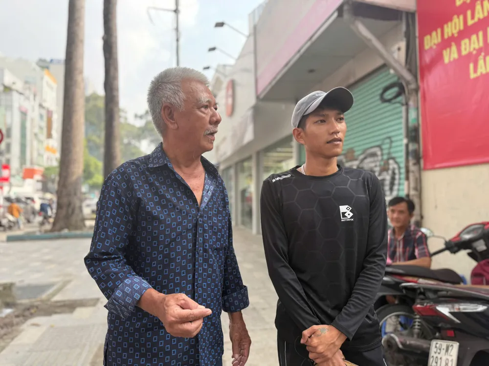 bà con vùng bão.jpg