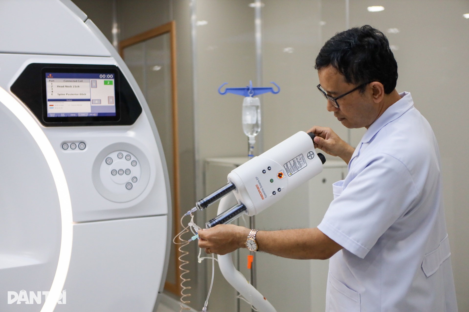 Chợ Rẫy vận hành máy MRI hiện đại nhất phía Nam, chụp nhanh gấp đôi - 8