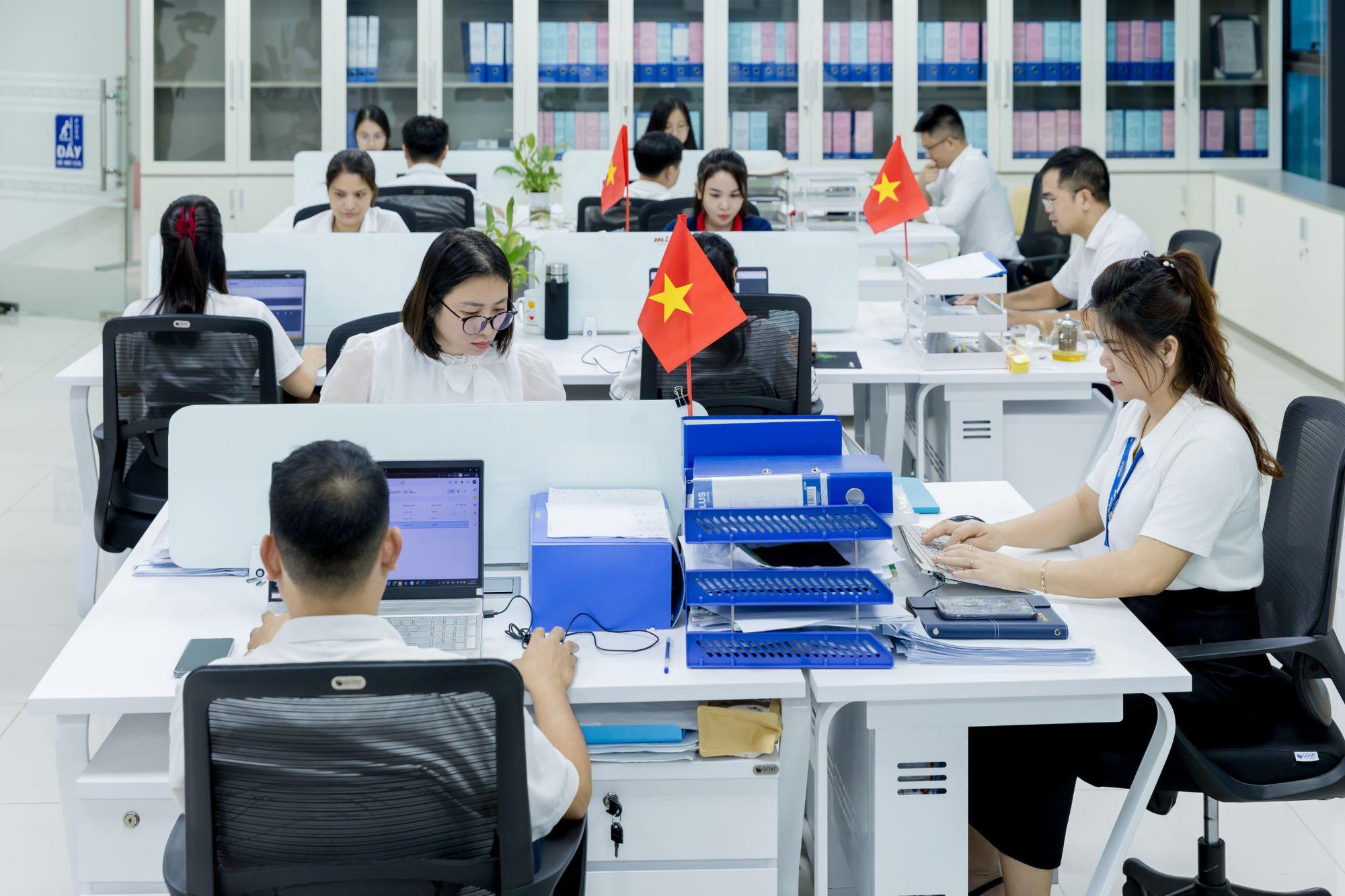 Tưởng đống giấy lộn, ai ngờ lại là 