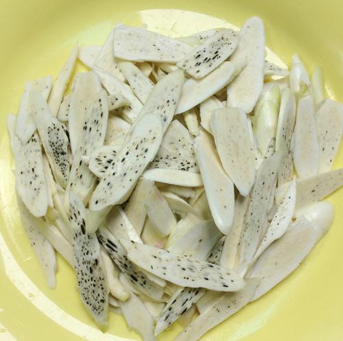 Loại củ được ví như amp;#34;sâm trong nướcamp;#34; xưa mọc dại không ai lấy nay là đặc sản nổi tiếng của Ninh Bình, bán 50.000 đồng/bó - 4