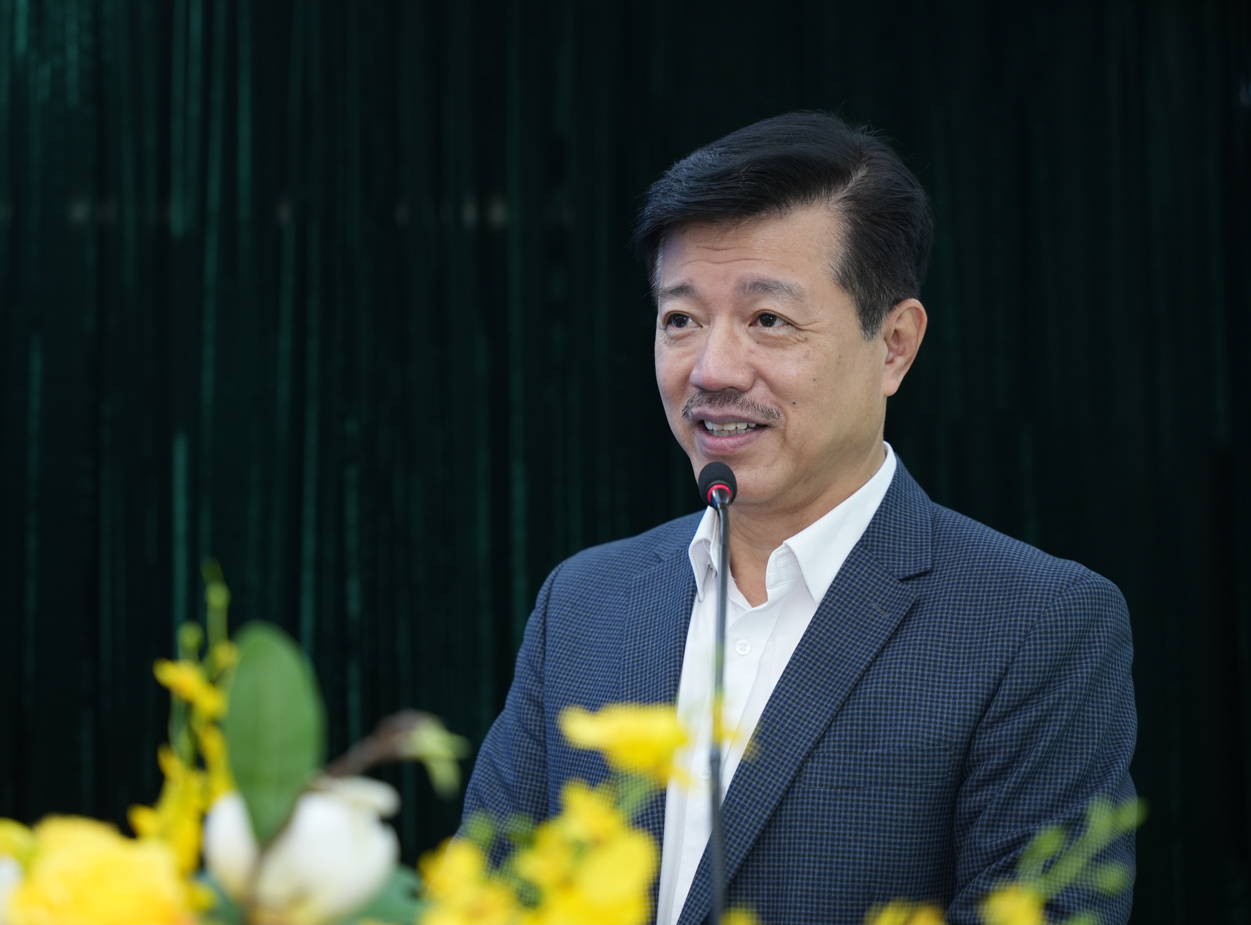 Ngăn trào lưu nuôi con ‘thuận tự nhiên’, kiểu ‘anti’ vắc xin - Ảnh 2.